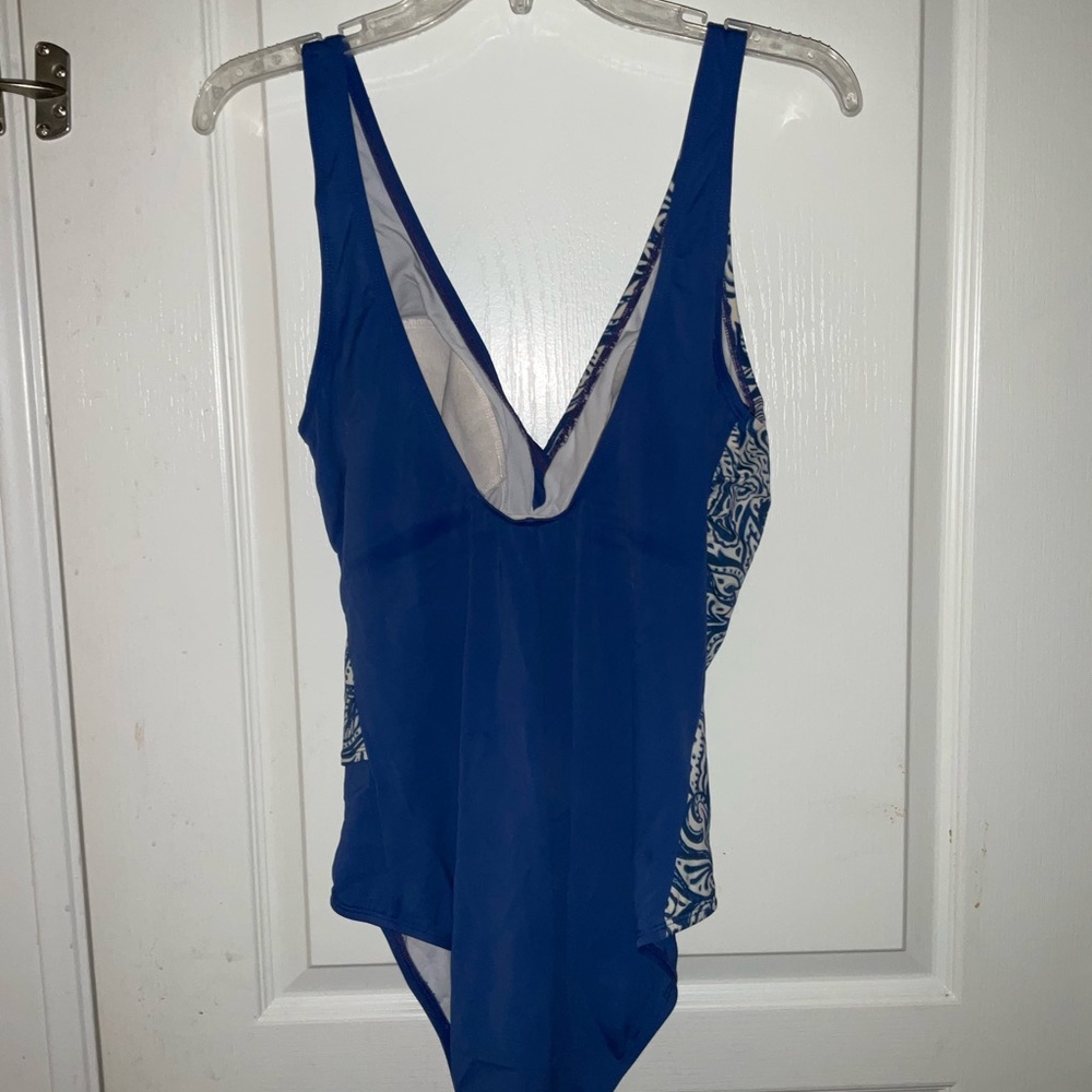 Swimsuit - Picture 2 of 3